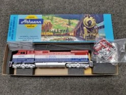 Athearn 4927 HO Scale GE C44-9 Diesel (BB Kit) BC Rail 4642 - NOS