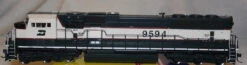 Athearn G6432 HO Scale EMD SD70MAC BNSF Executive Scheme 9594 With DCC - USED