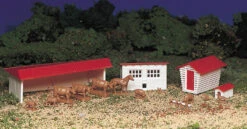 Bachmann Plasticville 45152 HO Scale Farm Buildings With Animals Kit