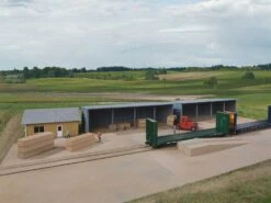 Walthers 933-4106 HO Modern Lumber Transload Kit